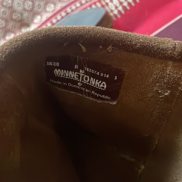 Minnetonka Fringe Boots size 8 - Picture 5 of 5